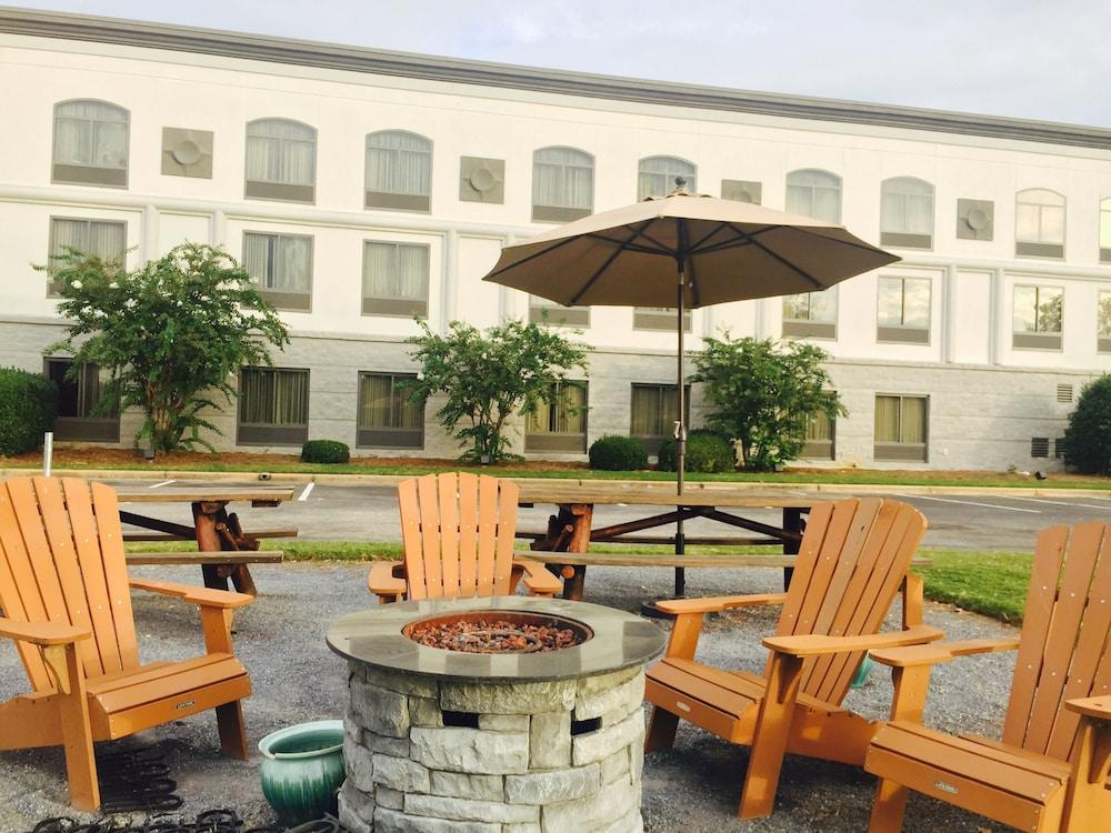Wingate By Wyndham Montgomery Extérieur photo