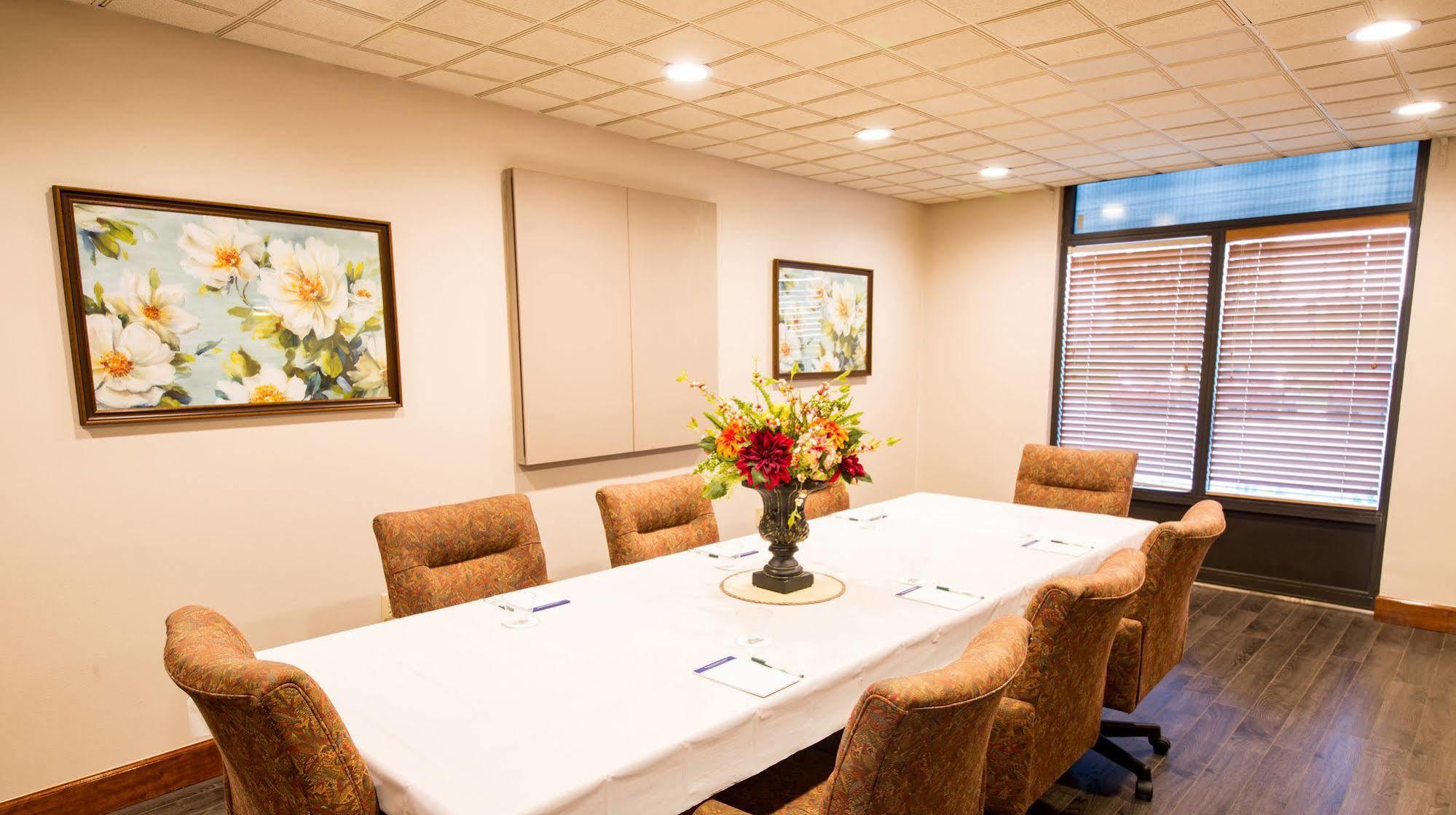 Wingate By Wyndham Montgomery Extérieur photo